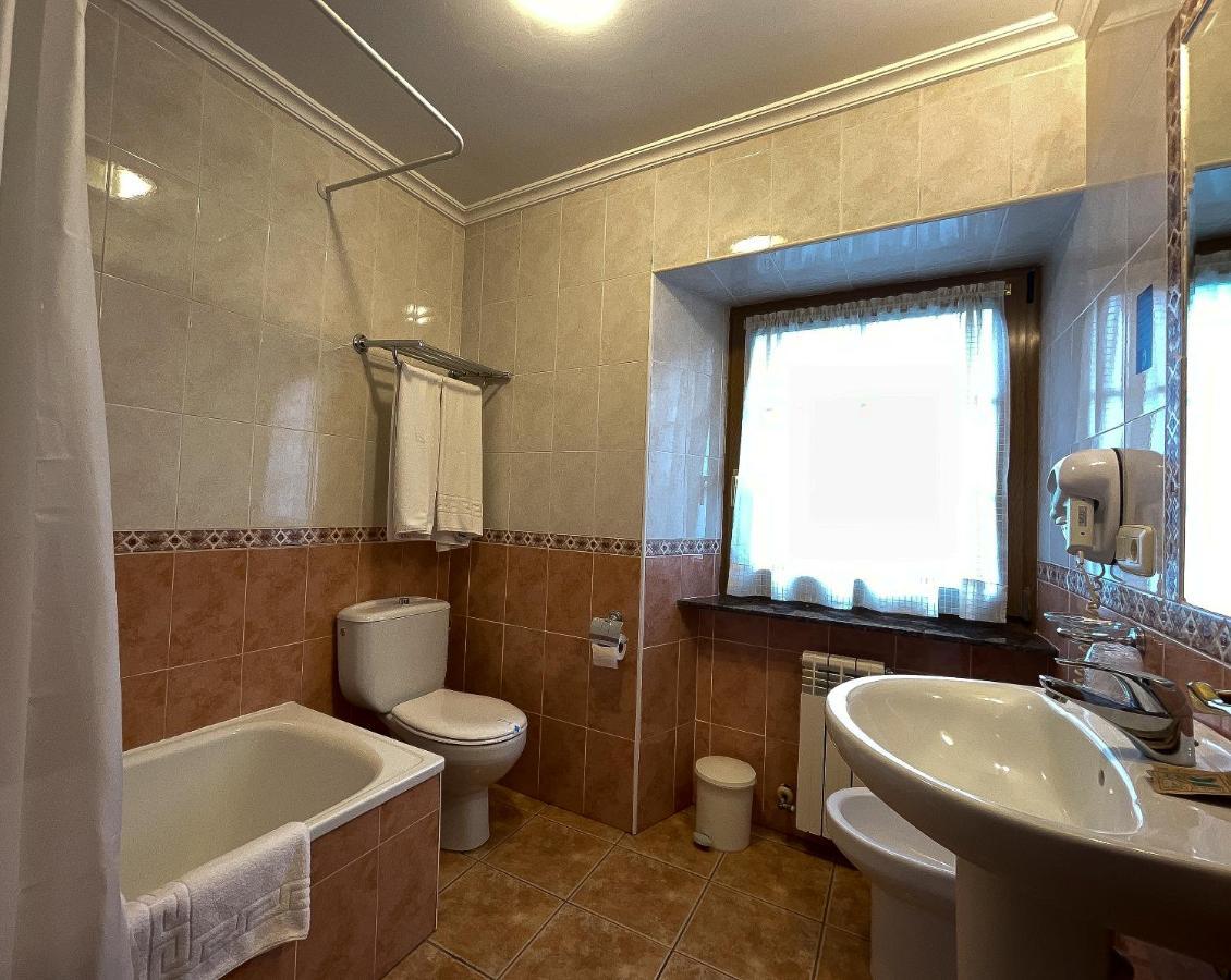 Hotel Rural "La Ruta De Cabrales" كون المظهر الخارجي الصورة