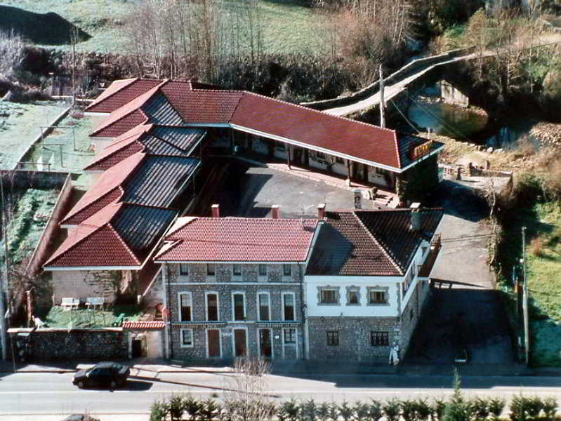 Hotel Rural "La Ruta De Cabrales" كون المظهر الخارجي الصورة